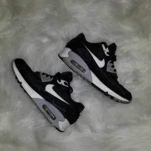 Womens Nike Air Max (size 6)